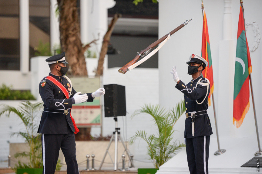 ނޮވެމްބަރ 3، 2020: ނަސްރުގެ ދުވަހުގެ މުނާސަބަތުގައި ތިނެއް ނުވެމްބަރުގެ ހަނދާނީ ބިނާގައި ދިދަ ޖެހުމާއި ގާޑް މައުންޓް ކުރުމުގެ ރަސްމިއްޔާތު -- ސަން ފޮޓޯ/ ފަޔާޒު މޫސާ