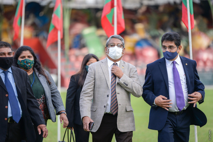 ނޮވެމްބަރ 9، 2020: 67 ރަށުގައި ކުޑަކުދިންގެ ޕާކު ހެދުމަށް ބޭނުންވާ ސާމާނު އިންޑިއާ ސަރުކާރުން ދިވެހިރާއްޖެއަށް ހަދިޔާކުރުން: މިތަކެތި ރަމްޒީގޮތުން ދިވެހި ސަރުކާރާއި ހަވާލު ކުރުމަށް ގަލޮޅި ދަނޑުގައި ބޭއްވި ޚާއްސަ ރަސްމިއްޔާތުގެ ތެރެއިން -- ސަން ފޮޓޯ/ ފަޔާޒު މޫސާ
