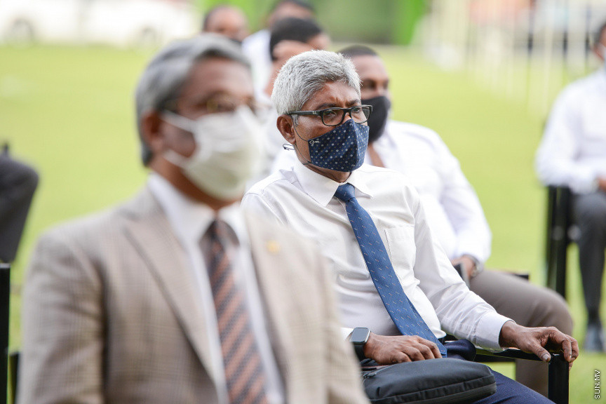 ނޮވެމްބަރ 9، 2020: 67 ރަށުގައި ކުޑަކުދިންގެ ޕާކު ހެދުމަށް ބޭނުންވާ ސާމާނު އިންޑިއާ ސަރުކާރުން ދިވެހިރާއްޖެއަށް ހަދިޔާކުރުން: މިތަކެތި ރަމްޒީގޮތުން ދިވެހި ސަރުކާރާއި ހަވާލު ކުރުމަށް ގަލޮޅި ދަނޑުގައި ބޭއްވި ޚާއްސަ ރަސްމިއްޔާތުގެ ތެރެއިން -- ސަން ފޮޓޯ/ ފަޔާޒު މޫސާ