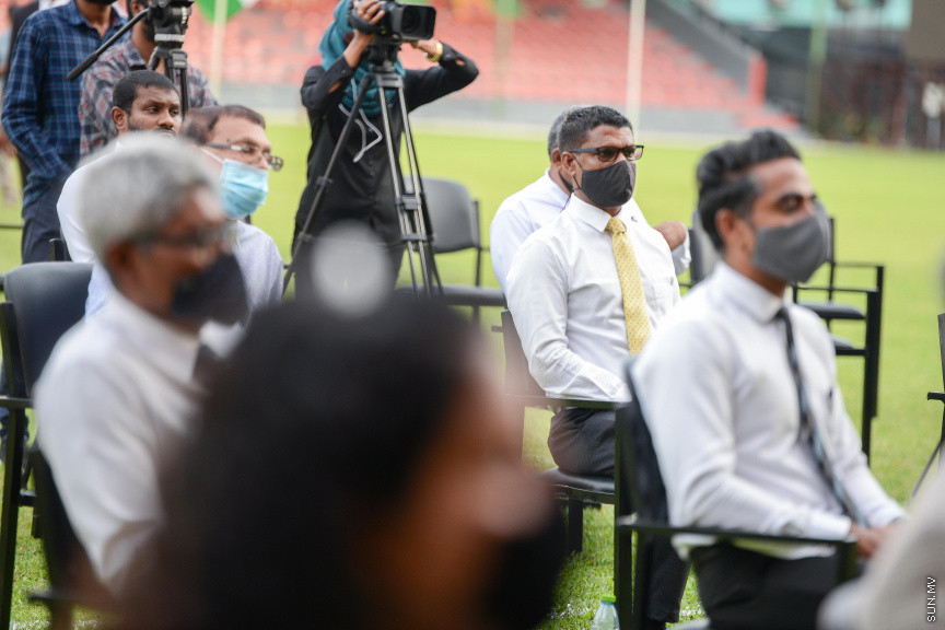 ނޮވެމްބަރ 9، 2020: 67 ރަށުގައި ކުޑަކުދިންގެ ޕާކު ހެދުމަށް ބޭނުންވާ ސާމާނު އިންޑިއާ ސަރުކާރުން ދިވެހިރާއްޖެއަށް ހަދިޔާކުރުން: މިތަކެތި ރަމްޒީގޮތުން ދިވެހި ސަރުކާރާއި ހަވާލު ކުރުމަށް ގަލޮޅި ދަނޑުގައި ބޭއްވި ޚާއްސަ ރަސްމިއްޔާތުގެ ތެރެއިން -- ސަން ފޮޓޯ/ ފަޔާޒު މޫސާ