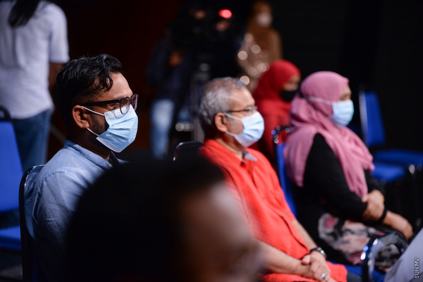 ޑިސެމްބަރ 8، 2020: މޯލްޑިވްސް މީޑިއާ ކައުންސިލްގެ ނޫސްވެރިކަމުގެ އެވޯޑު 2019ގެ އިނާމު ދިނުމުގެ ރަސްމިއްޔާތުގެ ތެރެއިން -- ސަން ފޮޓޯ/ ފަޔާޒު މޫސާ