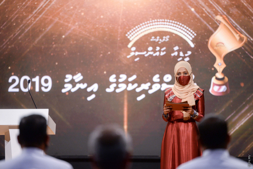 ޑިސެމްބަރ 8، 2020: މޯލްޑިވްސް މީޑިއާ ކައުންސިލްގެ ނޫސްވެރިކަމުގެ އެވޯޑު 2019ގެ އިނާމު ދިނުމުގެ ރަސްމިއްޔާތުގެ ތެރެއިން -- ސަން ފޮޓޯ/ ފަޔާޒު މޫސާ