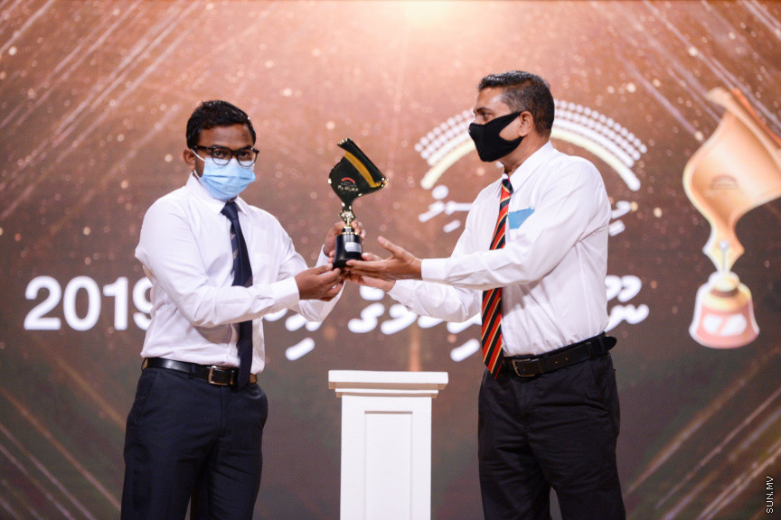 ޑިސެމްބަރ 8، 2020: މޯލްޑިވްސް މީޑިއާ ކައުންސިލްގެ ނޫސްވެރިކަމުގެ އެވޯޑު 2019ގެ އިނާމު ދިނުމުގެ ރަސްމިއްޔާތުގެ ތެރެއިން -- ސަން ފޮޓޯ/ ފަޔާޒު މޫސާ