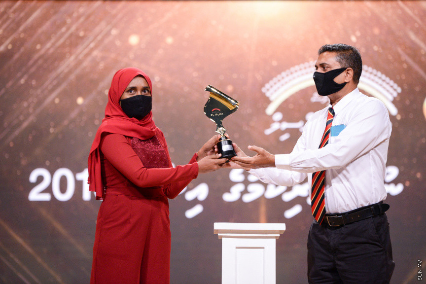 ޑިސެމްބަރ 8، 2020: މޯލްޑިވްސް މީޑިއާ ކައުންސިލްގެ ނޫސްވެރިކަމުގެ އެވޯޑު 2019ގެ އިނާމު ދިނުމުގެ ރަސްމިއްޔާތުގެ ތެރެއިން -- ސަން ފޮޓޯ/ ފަޔާޒު މޫސާ