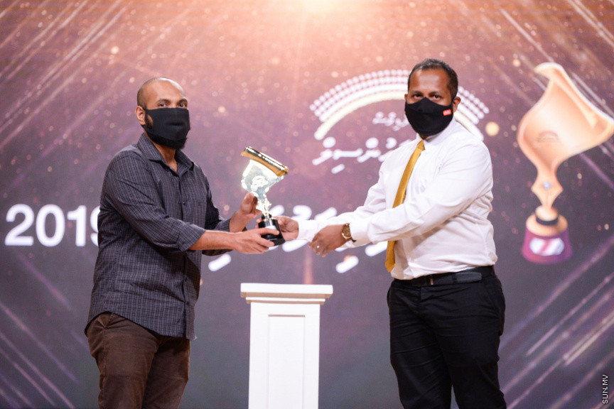 ޑިސެމްބަރ 8، 2020: މޯލްޑިވްސް މީޑިއާ ކައުންސިލްގެ ނޫސްވެރިކަމުގެ އެވޯޑު 2019ގެ އިނާމު ދިނުމުގެ ރަސްމިއްޔާތުގެ ތެރެއިން -- ސަން ފޮޓޯ/ ފަޔާޒު މޫސާ