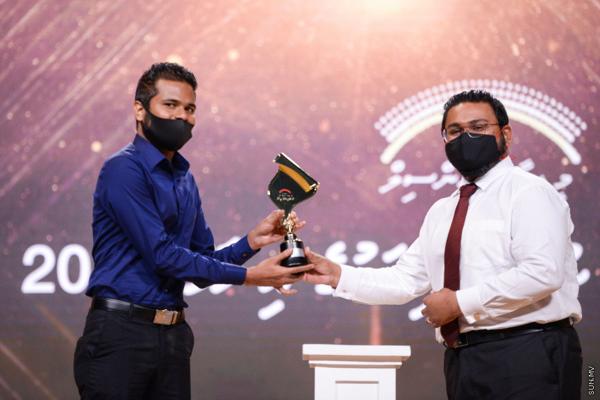 ޑިސެމްބަރ 8، 2020: މޯލްޑިވްސް މީޑިއާ ކައުންސިލްގެ ނޫސްވެރިކަމުގެ އެވޯޑު 2019ގެ އިނާމު ދިނުމުގެ ރަސްމިއްޔާތުގެ ތެރެއިން -- ސަން ފޮޓޯ/ ފަޔާޒު މޫސާ