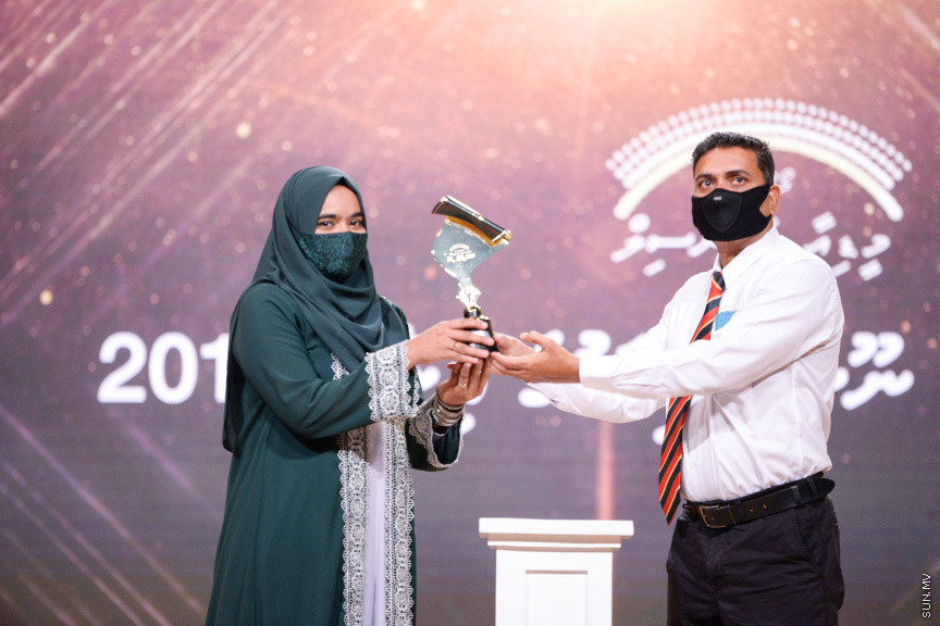 ޑިސެމްބަރ 8، 2020: މޯލްޑިވްސް މީޑިއާ ކައުންސިލްގެ ނޫސްވެރިކަމުގެ އެވޯޑު 2019ގެ އިނާމު ދިނުމުގެ ރަސްމިއްޔާތުގެ ތެރެއިން -- ސަން ފޮޓޯ/ ފަޔާޒު މޫސާ