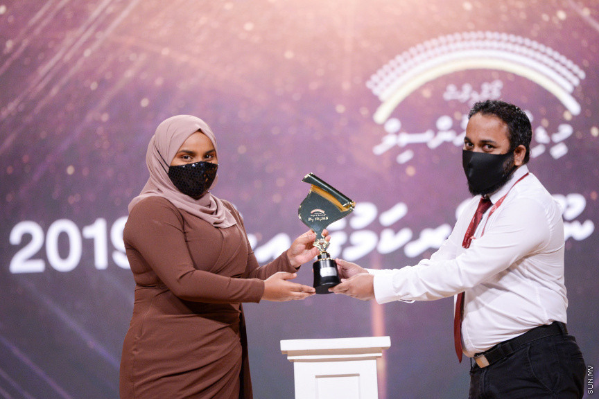 ޑިސެމްބަރ 8، 2020: މޯލްޑިވްސް މީޑިއާ ކައުންސިލްގެ ނޫސްވެރިކަމުގެ އެވޯޑު 2019ގެ އިނާމު ދިނުމުގެ ރަސްމިއްޔާތުގެ ތެރެއިން -- ސަން ފޮޓޯ/ ފަޔާޒު މޫސާ