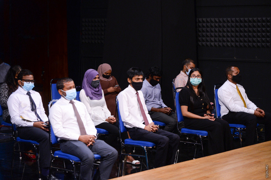 ޑިސެމްބަރ 8، 2020: މޯލްޑިވްސް މީޑިއާ ކައުންސިލްގެ ނޫސްވެރިކަމުގެ އެވޯޑު 2019ގެ އިނާމު ދިނުމުގެ ރަސްމިއްޔާތުގެ ތެރެއިން -- ސަން ފޮޓޯ/ ފަޔާޒު މޫސާ