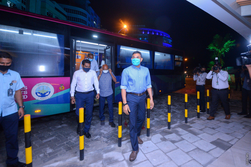 ޑިސެމްބަރ 20، 2020: ކުރިން ވެސްޓު ޕާކު ހުރި ސަރަހައްދުގައި ތަރައްގީކުރި އެސްޓީއޯ ބަސް ޓާމިނަލާއި ޕާކު ސަރަހައްދު ހުޅުވުމަށް ބޭއްވި ރަސްމިއްޔާތުގެ ތެރެއިން: މި ރަސްމިއްޔާުގައި ބައިވެރިވެ ވަޑައިގެން ބަސްޓާމިނަލް އާއި ހުޅުވައި ދެއްވީ ނައިބް ރައީސް ފައިސަލް ނަސީމް -- ސަން ފޮޓޯ/ ފަޔާޒު މޫސާ
