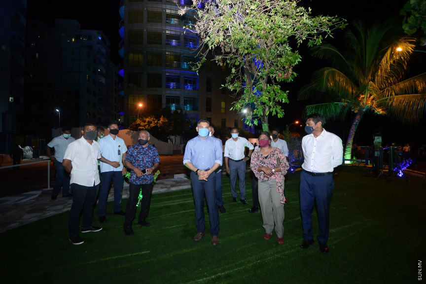 ޑިސެމްބަރ 20، 2020: ކުރިން ވެސްޓު ޕާކު ހުރި ސަރަހައްދުގައި ތަރައްގީކުރި އެސްޓީއޯ ބަސް ޓާމިނަލާއި ޕާކު ސަރަހައްދު ހުޅުވުމަށް ބޭއްވި ރަސްމިއްޔާތުގެ ތެރެއިން: މި ރަސްމިއްޔާުގައި ބައިވެރިވެ ވަޑައިގެން ބަސްޓާމިނަލް އާއި ހުޅުވައި ދެއްވީ ނައިބް ރައީސް ފައިސަލް ނަސީމް -- ސަން ފޮޓޯ/ ފަޔާޒު މޫސާ