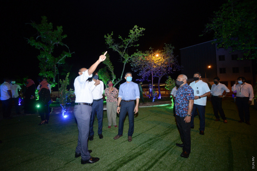 ޑިސެމްބަރ 20، 2020: ކުރިން ވެސްޓު ޕާކު ހުރި ސަރަހައްދުގައި ތަރައްގީކުރި އެސްޓީއޯ ބަސް ޓާމިނަލާއި ޕާކު ސަރަހައްދު ހުޅުވުމަށް ބޭއްވި ރަސްމިއްޔާތުގެ ތެރެއިން: މި ރަސްމިއްޔާުގައި ބައިވެރިވެ ވަޑައިގެން ބަސްޓާމިނަލް އާއި ހުޅުވައި ދެއްވީ ނައިބް ރައީސް ފައިސަލް ނަސީމް -- ސަން ފޮޓޯ/ ފަޔާޒު މޫސާ