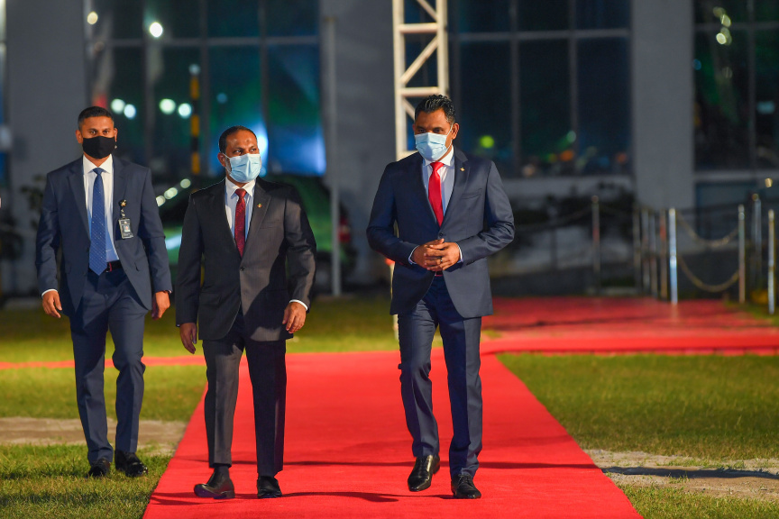 ދިވެހި ދައުލަތުން ދެއްވާ އެކިއެކި އިނާމުތައް ދެއްވުމަށާއި، ދިވެހިންގެ އެއްބައިވަންތަކަމުގެ ދުވަހާ ގުޅިގެން ޖުމްހޫރީ މައިދާނުގައި  ބޭއްވެވި ރަސްމީ ޖަލްސާގެ ތެރެއިން-- ފޮޓޯ ރައީސް އޮފީސް