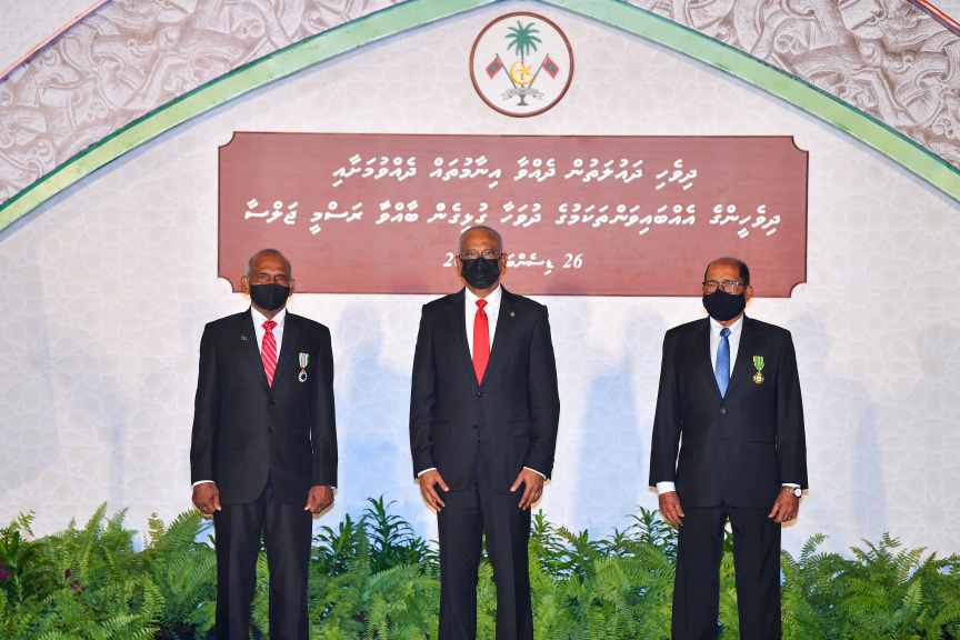 ދިވެހި ދައުލަތުގެ ޢިއްޒަތް ދެ ބޭފުޅަކަށް -- ފޮޓޯ ރައީސް އޮފީސް