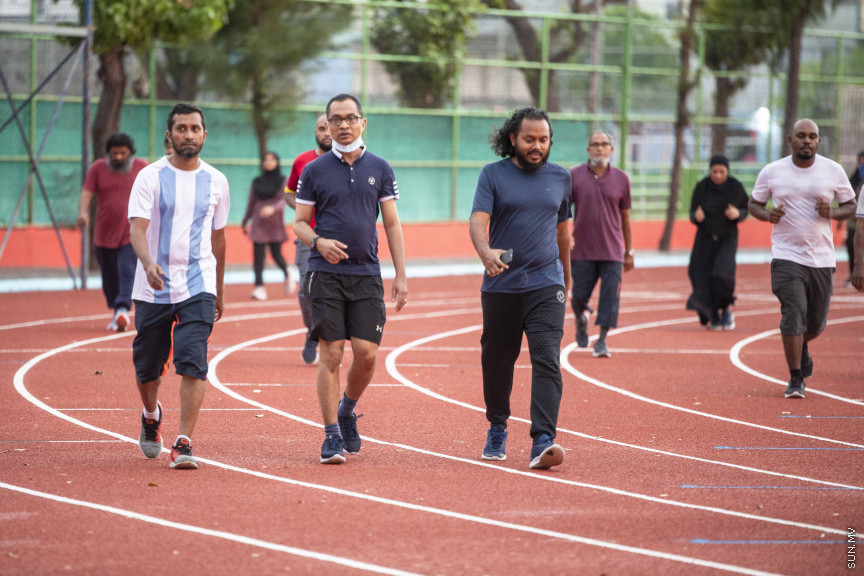 ޖެނުއަރީ 18، 2021: މާލޭ އެކުވެނީ ދުވާ ޓްރެކް: އަހަރުތަކަކަށް ފަހު އެކުވެނީގައި ދުވާ ޓްރެކް ތަރައްގީކޮށްފައިވަނީ އިންޑިއާގެ އެހީގައި. ސިންތެޓިކް ޓްރެކެއްގެ ގޮތުގައި އެކުވެނި ޓްރެކު ތަރައްގީ ކުރުމަށް އިންޑިއާ އިން އެހީދީފައި ވަނީ އެ ގައުމުން ރާއްޖޭގައި ހިންގާ ހައި އިމްޕެކްޓް ކޮމިއުނިޓީ ޑިވެލޮޕްމެންޓް (އެޗްއައިސީޕީޑީ) މަޝްރޫއުތަކުގެ ތެރޭގައި ހިމަނައިގެން. ޓްރެކް ހުޅުވި ފަހުން ގިނަ އަދަދެއްގެ ބަޔަކު ކަސްރަތު ކުރުމަށް އެތަން ދަނީ ބޭނުން ކުރަމުން -- ސަންފޮޓޯ/ ފަޔާޒު މޫސާ