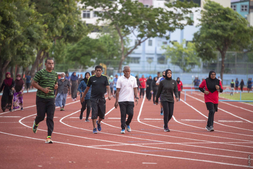ޖެނުއަރީ 18، 2021: މާލޭ އެކުވެނީ ދުވާ ޓްރެކް: އަހަރުތަކަކަށް ފަހު އެކުވެނީގައި ދުވާ ޓްރެކް ތަރައްގީކޮށްފައިވަނީ އިންޑިއާގެ އެހީގައި. ސިންތެޓިކް ޓްރެކެއްގެ ގޮތުގައި އެކުވެނި ޓްރެކު ތަރައްގީ ކުރުމަށް އިންޑިއާ އިން އެހީދީފައި ވަނީ އެ ގައުމުން ރާއްޖޭގައި ހިންގާ ހައި އިމްޕެކްޓް ކޮމިއުނިޓީ ޑިވެލޮޕްމެންޓް (އެޗްއައިސީޕީޑީ) މަޝްރޫއުތަކުގެ ތެރޭގައި ހިމަނައިގެން. ޓްރެކް ހުޅުވި ފަހުން ގިނަ އަދަދެއްގެ ބަޔަކު ކަސްރަތު ކުރުމަށް އެތަން ދަނީ ބޭނުން ކުރަމުން -- ސަންފޮޓޯ/ ފަޔާޒު މޫސާ