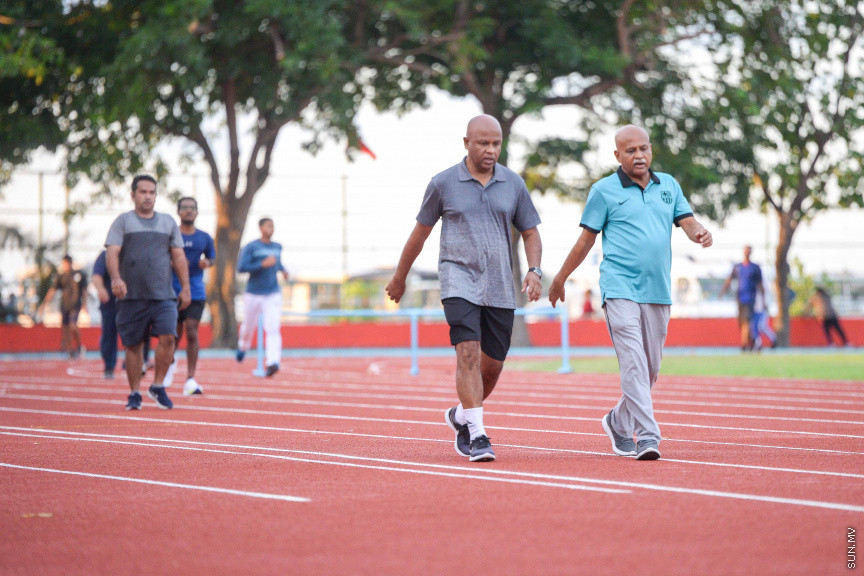 ޖެނުއަރީ 18، 2021: މާލޭ އެކުވެނީ ދުވާ ޓްރެކް: އަހަރުތަކަކަށް ފަހު އެކުވެނީގައި ދުވާ ޓްރެކް ތަރައްގީކޮށްފައިވަނީ އިންޑިއާގެ އެހީގައި. ސިންތެޓިކް ޓްރެކެއްގެ ގޮތުގައި އެކުވެނި ޓްރެކު ތަރައްގީ ކުރުމަށް އިންޑިއާ އިން އެހީދީފައި ވަނީ އެ ގައުމުން ރާއްޖޭގައި ހިންގާ ހައި އިމްޕެކްޓް ކޮމިއުނިޓީ ޑިވެލޮޕްމެންޓް (އެޗްއައިސީޕީޑީ) މަޝްރޫއުތަކުގެ ތެރޭގައި ހިމަނައިގެން. ޓްރެކް ހުޅުވި ފަހުން ގިނަ އަދަދެއްގެ ބަޔަކު ކަސްރަތު ކުރުމަށް އެތަން ދަނީ ބޭނުން ކުރަމުން -- ސަންފޮޓޯ/ ފަޔާޒު މޫސާ