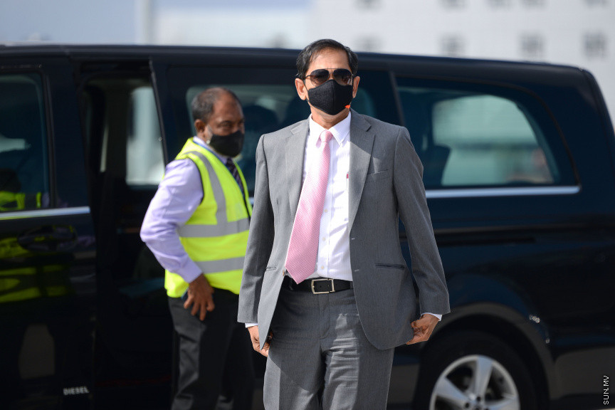 ޖެނުއަރީ 20، 2021: އިންޑިއާ އިން ރާއްޖެ އަށް ފޯރުކޮށްދޭ 100،000 ޑޯޒްގެ ވެކްސިން ރާއްޖެއަށް ގެނައުން: އެއާ އިންޑިއާގެ ފްލައިޓެއްގައި ރާއްޖެ  މި ވެކްސިން ޑޯޒްތައް ރާއްޖެ ގެނައި އިރު މިއީ އޮކްސްފޯޑް އެސްޓްރަޒެނެކާގެ "ކޮވިޝީލްޑް" ވެކްސިން -- ސަން ފޮޓޯ/ ފަޔާޒު މޫސާ