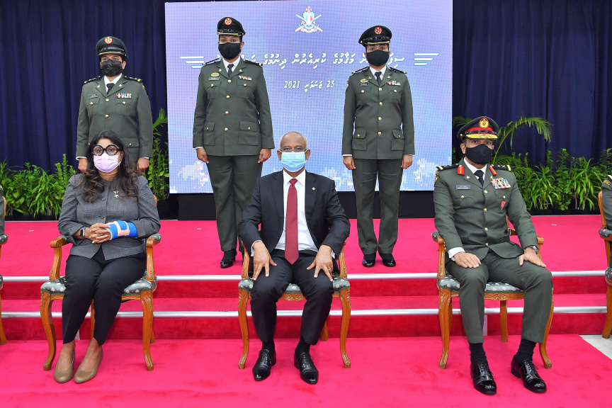 ޖެނުއަރީ 25، 2021: ސިފައިންގެ އޮފިސަރުންނަށް މަޤާމުގެ ކުރިއެރުން ދިނުމަށް މޯލްޑިވްސް ނެޝަނަލް ޑިފެންސް ފޯސް (އެމް.އެން.ޑީ.އެފް) ގެ މައި މަރުކަޒުގައި ބޭއްވި ހާއްސަ ރަސްމިއްޔާތުގެ ތެރެއިން -- ފޮޓޯ/ ރައީސް އޮފީސް