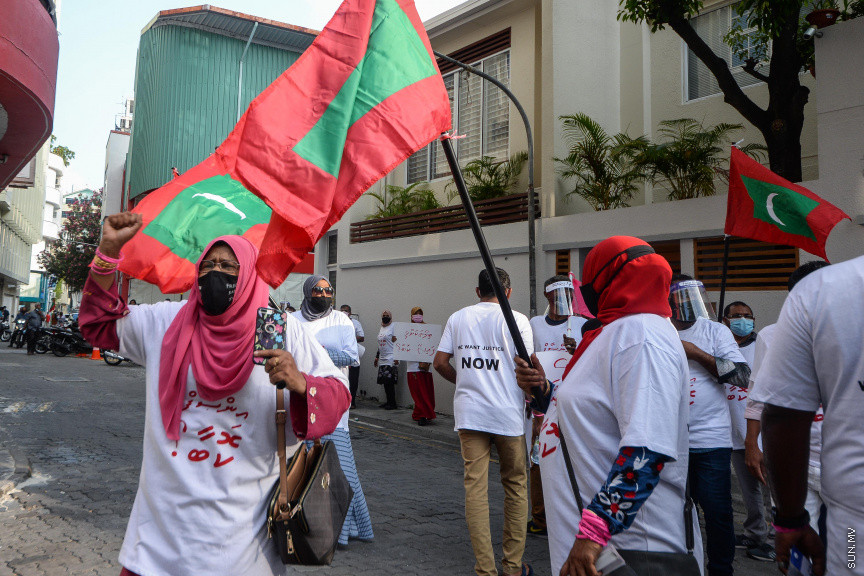 ޖެނުއަރީ 29، 2021: "އިންސާފު ކޮބާ" ނަމުގައި އިދިކޮޅު ޕީޕީއެމް ޕީއެންސީގެ ފަރާތުން ބޭއްވި މުޒާހަރާގެ ތެރެއިން -- ސަން ފޮޓޯ: އިފާޒް