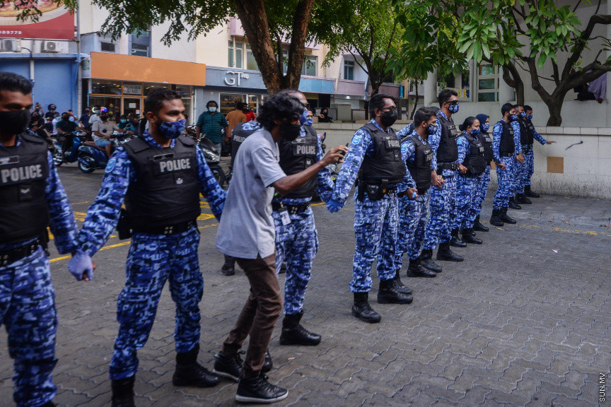 ޖެނުއަރީ 29، 2021: "އިންސާފު ކޮބާ" ނަމުގައި އިދިކޮޅު ޕީޕީއެމް ޕީއެންސީގެ ފަރާތުން ބޭއްވި މުޒާހަރާގެ ތެރެއިން -- ސަން ފޮޓޯ: އިފާޒް