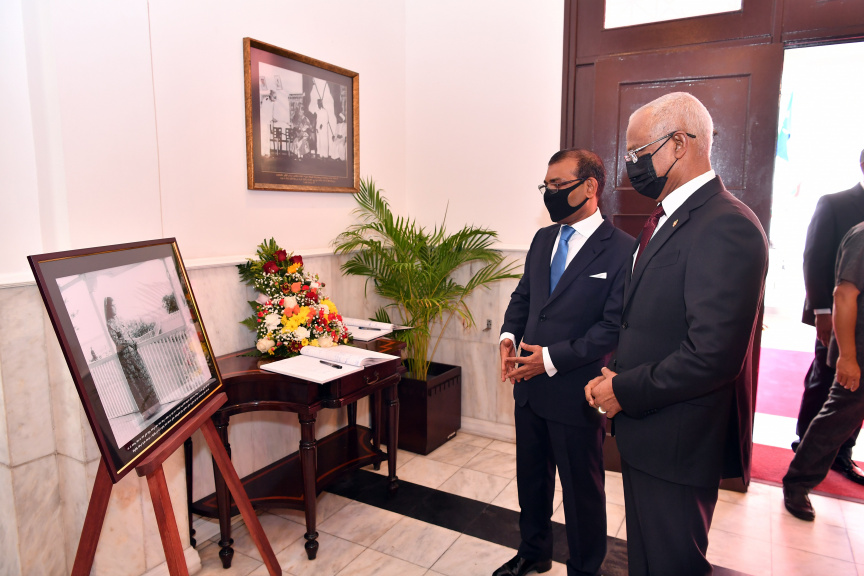 ފެބްރުއަރީ 4، 2021: 2021 ވަނަ އަހަރަށް ރައްޔިތުންގެ މަޖިލިސް ހުޅުވުމުގެ ޖަލްސާގެ ތެރެއިން:  މި ޖަލްސާގައި ރައީސުލްޖުމްހޫރިއްޔާ އިބްރާހިމް މުހައްމަދު ސޯލިހު ވަނީ  ރިޔާސީ ބަޔާން އިއްވަވާފަ -- ފޮޓޯ/ ރައީސް އޮފީސް