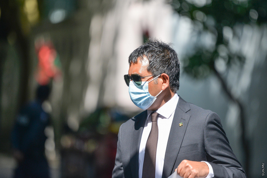 ފެބްރުއަރީ 4، 2021: މިއަހަރަށް ރައްޔިތުންގެ މަޖިލިސް ހުޅުވުމުގެ ޖަލްސާގައި ރައީސުލްޖުމްހޫރިއްޔާ އިބްރާހިމް މުހައްމަދު ސޯލިހު ރިޔާސީ ބަޔާން އިއްވެވި ވަގުތާ ދިމާކޮށް އިދިކޮޅު ޕީޕީއެމް، ޕީއެންސީ ކޯލިޝަންގެ ސަޕޯޓަރުން މަޖިލިސް ކައިރިއަށް އެއްވެ މުޒާހަރާކުރުން -- ސަން ފޮޓޯ/ ފަޔާޒު މޫސާ