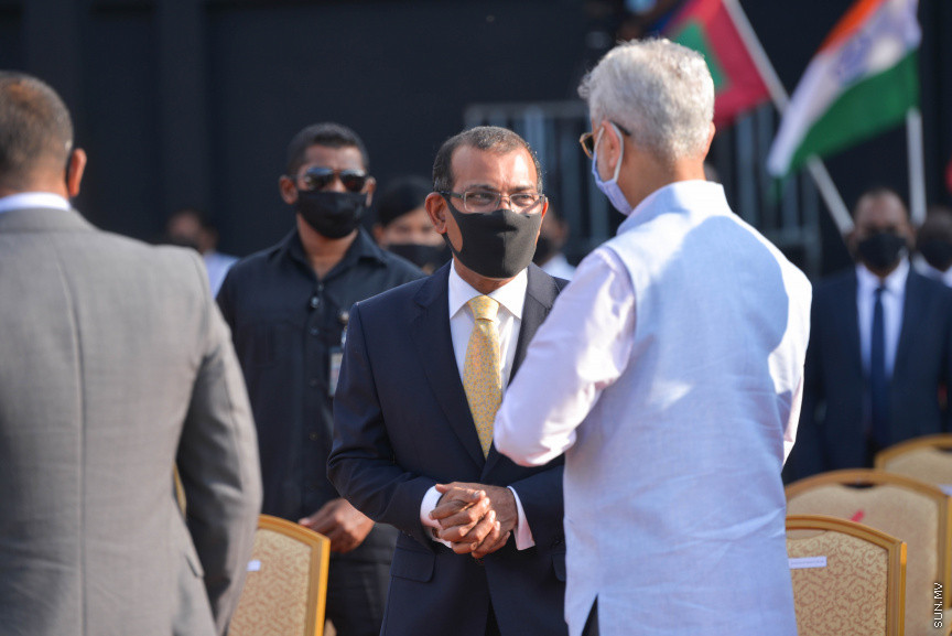 ފެބްރުއަރީ 21، 2021: ފޮރިން މިނިސްޓަރު އަބްދުﷲ ޝާހިދުގެ ދައުވަތަކަށް އިންޑިއާގެ އެކްސްޓާނަލް އެފެއާޒް މިނިސްޓަރު، ޑރ. ސުބުރަހްމަންޔަން ޖައިޝަންކަރު ރާއްޖެއަށް ކުރެއްވި ރަސްމީ ދަތުރުފުޅުގެ ތެރެއިން: މި ދަތުރުފުޅުގައި އިންޑިއާއާއި ރާއްޖެއާއި ދެމެދު މުހިންމު އެއްބަސްވުންތަކެއްގައި ވަނީ ސޮއިކުރައްވާފައި -- ސަން ފޮޓޯ/ ފަޔާޒު މޫސާ