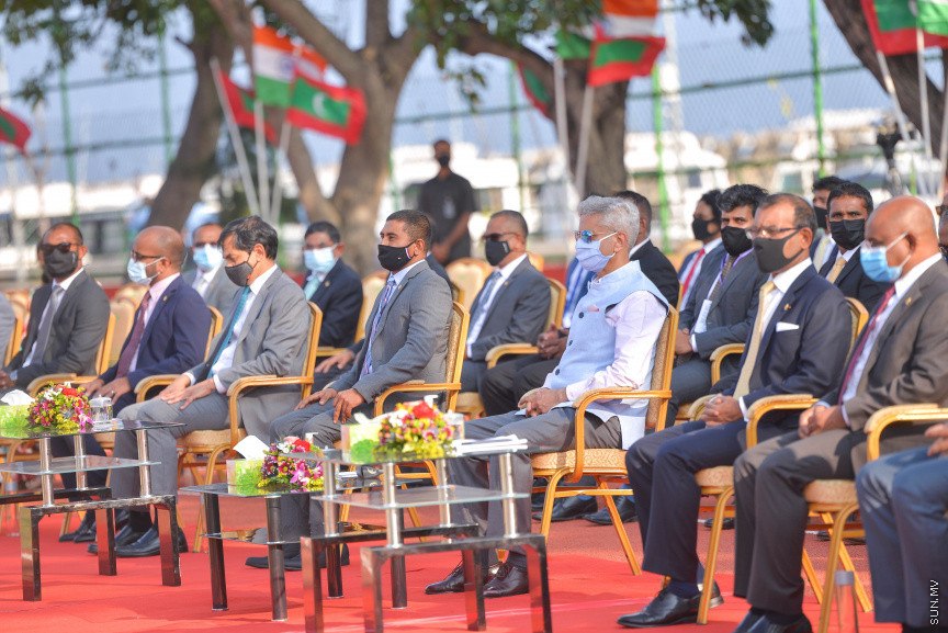 ފެބްރުއަރީ 21، 2021: ފޮރިން މިނިސްޓަރު އަބްދުﷲ ޝާހިދުގެ ދައުވަތަކަށް އިންޑިއާގެ އެކްސްޓާނަލް އެފެއާޒް މިނިސްޓަރު، ޑރ. ސުބުރަހްމަންޔަން ޖައިޝަންކަރު ރާއްޖެއަށް ކުރެއްވި ރަސްމީ ދަތުރުފުޅުގެ ތެރެއިން: މި ދަތުރުފުޅުގައި އިންޑިއާއާއި ރާއްޖެއާއި ދެމެދު މުހިންމު އެއްބަސްވުންތަކެއްގައި ވަނީ ސޮއިކުރައްވާފައި -- ސަން ފޮޓޯ/ ފަޔާޒު މޫސާ