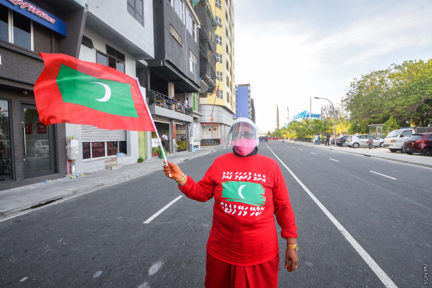 ފެބްރުއަރީ 26، 2021: އިދިކޮޅު ޕީޕީއެމް/ޕީއެންސީގެ ފަރާތުން މާލޭގައި ބޭއްވި އެއްވުމުގެ ތެރެއިން: އެއްވުން ނުފަށަނީސް، އެއްވުން އިންތިޒާމުކުރުމުގައި އިސްކޮށް އުޅުނު ބައެއް މީހުން ފުލުހުން ވަނީ ހައްޔަރުކޮއްފައި -- ސަން ފޮޓޯ: ފަޔާޒު މޫސާ
