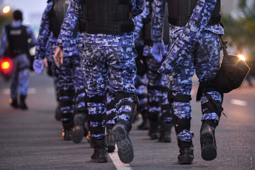 ފެބްރުއަރީ 26، 2021: އިދިކޮޅު ޕީޕީއެމް/ޕީއެންސީގެ ފަރާތުން މާލޭގައި ބޭއްވި އެއްވުމުގެ ތެރެއިން: އެއްވުން ނުފަށަނީސް، އެއްވުން އިންތިޒާމުކުރުމުގައި އިސްކޮށް އުޅުނު ބައެއް މީހުން ފުލުހުން ވަނީ ހައްޔަރުކޮއްފައި -- ސަން ފޮޓޯ: ފަޔާޒު މޫސާ