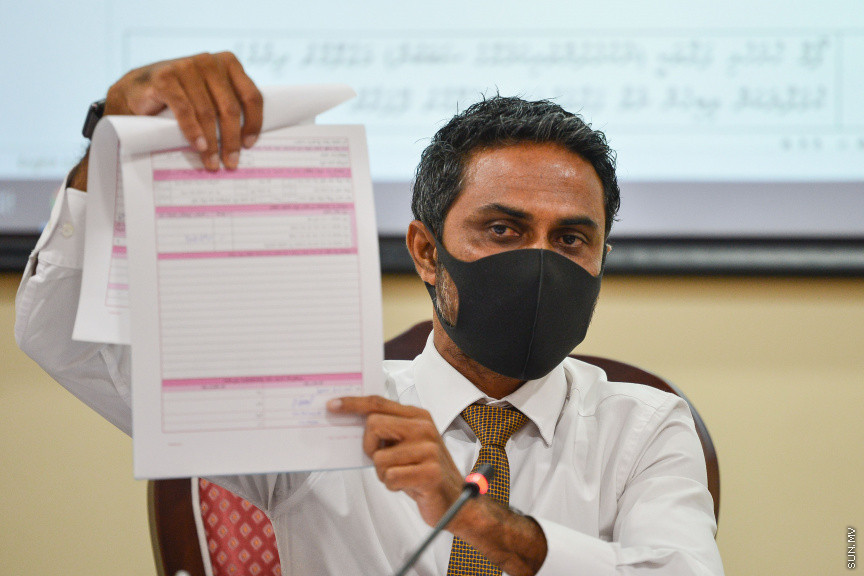 މާޗް، 4، 2021: ރައްޔިތުންގެ މަޖިލީހުގެ ގައުމީ ތަރައްގީއާއި ތަރިކަ ކޮމިޓީށް ހިޔާ ފްލެޓް ތަކުގެ މައްސަލައިގައި ކަމާ ބެހޭ ހުރިހާ ފަރާތްތަކެއް ހާޒިރުކުރުން -- ސަން ފޮޓޯ/ ފަޔާޒު މޫސާ