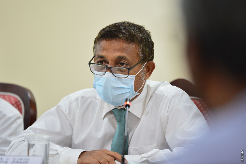 މާޗް، 4، 2021: ރައްޔިތުންގެ މަޖިލީހުގެ ގައުމީ ތަރައްގީއާއި ތަރިކަ ކޮމިޓީށް ހިޔާ ފްލެޓް ތަކުގެ މައްސަލައިގައި ކަމާ ބެހޭ ހުރިހާ ފަރާތްތަކެއް ހާޒިރުކުރުން -- ސަން ފޮޓޯ/ ފަޔާޒު މޫސާ