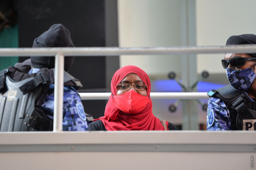މާޗް 5، 2021: އެޗްޕީއޭއިން އެއްފަހަރާ 5 މީހުންނަށް ވުރެގިނައިން އެއްވުން މަނާކޮށްފައި ވަނިކޮށް އިދިކޮޅު ޕީޕީއެމް/ޕީއެންސީ ކޯލިޝަނުން 
މާލޭގައި ކުރިއަށްގެންދިޔަ މުޒާހަރާގެ ތެރެއިން -- ސަން ފޮޓޯ/ ފަޔާޒު މޫސާ