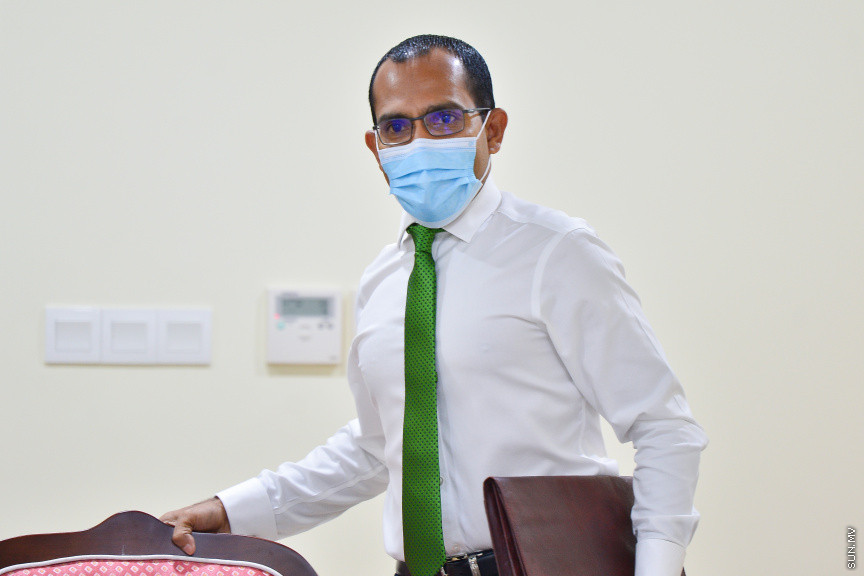 މާޗް 22، 2021: ރައްޔިތުންގެ މަޖިލީހުގެ ތަޅުމުގައި ދެއްކި ވާހަކައަކާ ގުޅިގެން ބައެއް ކަންކަން ސާފު ކުރުމަށް ކުރީގެ ސައިންސް އެންޑް ޓެކްނޮލޮޖީ މިނިސްޓަރު މުހައްމަދު މަލީހު ޖަމާލު މިއަދު ރައްޔިތުންގެ މަޖިލީހުގެ އިމްތިޔާޒާއި ސުލޫކާއި ބެހޭ ކޮމިޓީއަށް ހާޒިރުކުރުން -- ސަން ފޮޓޯ/ ފަޔާޒު މޫސާ