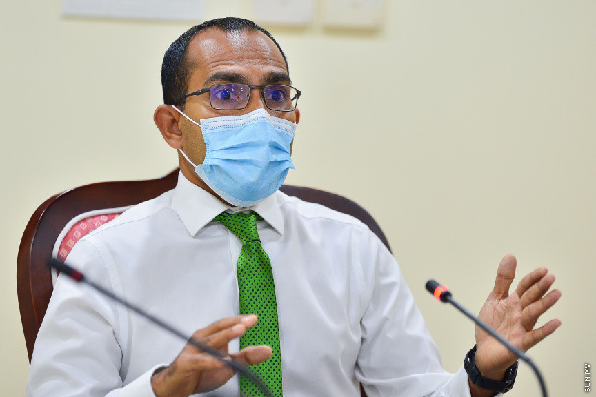 މާޗް 22، 2021: ރައްޔިތުންގެ މަޖިލީހުގެ ތަޅުމުގައި ދެއްކި ވާހަކައަކާ ގުޅިގެން ބައެއް ކަންކަން ސާފު ކުރުމަށް ކުރީގެ ސައިންސް އެންޑް ޓެކްނޮލޮޖީ މިނިސްޓަރު މުހައްމަދު މަލީހު ޖަމާލު މިއަދު ރައްޔިތުންގެ މަޖިލީހުގެ އިމްތިޔާޒާއި ސުލޫކާއި ބެހޭ ކޮމިޓީއަށް ހާޒިރުކުރުން -- ސަން ފޮޓޯ/ ފަޔާޒު މޫސާ