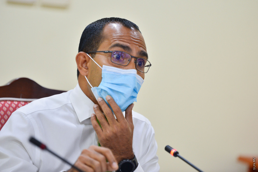 މާޗް 22، 2021: ރައްޔިތުންގެ މަޖިލީހުގެ ތަޅުމުގައި ދެއްކި ވާހަކައަކާ ގުޅިގެން ބައެއް ކަންކަން ސާފު ކުރުމަށް ކުރީގެ ސައިންސް އެންޑް ޓެކްނޮލޮޖީ މިނިސްޓަރު މުހައްމަދު މަލީހު ޖަމާލު މިއަދު ރައްޔިތުންގެ މަޖިލީހުގެ އިމްތިޔާޒާއި ސުލޫކާއި ބެހޭ ކޮމިޓީއަށް ހާޒިރުކުރުން -- ސަން ފޮޓޯ/ ފަޔާޒު މޫސާ