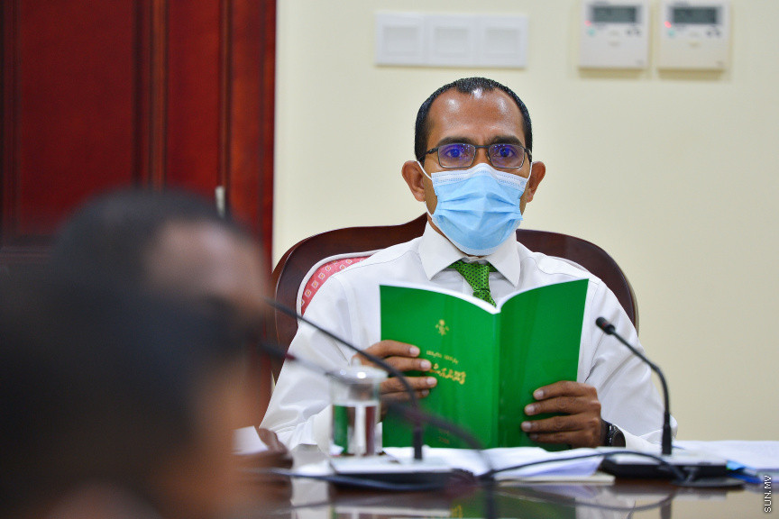 މާޗް 22، 2021: ރައްޔިތުންގެ މަޖިލީހުގެ ތަޅުމުގައި ދެއްކި ވާހަކައަކާ ގުޅިގެން ބައެއް ކަންކަން ސާފު ކުރުމަށް ކުރީގެ ސައިންސް އެންޑް ޓެކްނޮލޮޖީ މިނިސްޓަރު މުހައްމަދު މަލީހު ޖަމާލު މިއަދު ރައްޔިތުންގެ މަޖިލީހުގެ އިމްތިޔާޒާއި ސުލޫކާއި ބެހޭ ކޮމިޓީއަށް ހާޒިރުކުރުން -- ސަން ފޮޓޯ/ ފަޔާޒު މޫސާ