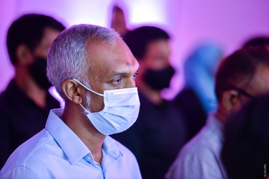 މާޗް 31، 2021: ކުރިއަށް އޮތް ލޯކަލް ކައުންސިލް އިންތިހާބުގައި އިދިކޮޅު ކޯލިޝަނުން މާލޭ ސިޓީ މޭޔަރުކަމަށް ވާދަކުރައްވާ ކެންޑިޑޭޓު ޑރ. މުހައްމަދު މުއިއްޒުގެ ސޯޝަލް މީޑިއާ ޕްލެޓްފޯމުތަަކާއި ކެމްޕޭން ލަވަ ލޯންޗުކުރުމަށް ބޭއްވި ހަފްލާގެ ތެރެއިން -- ސަން ފޮޓޯ/ ފަޔާޒު މޫސާ
