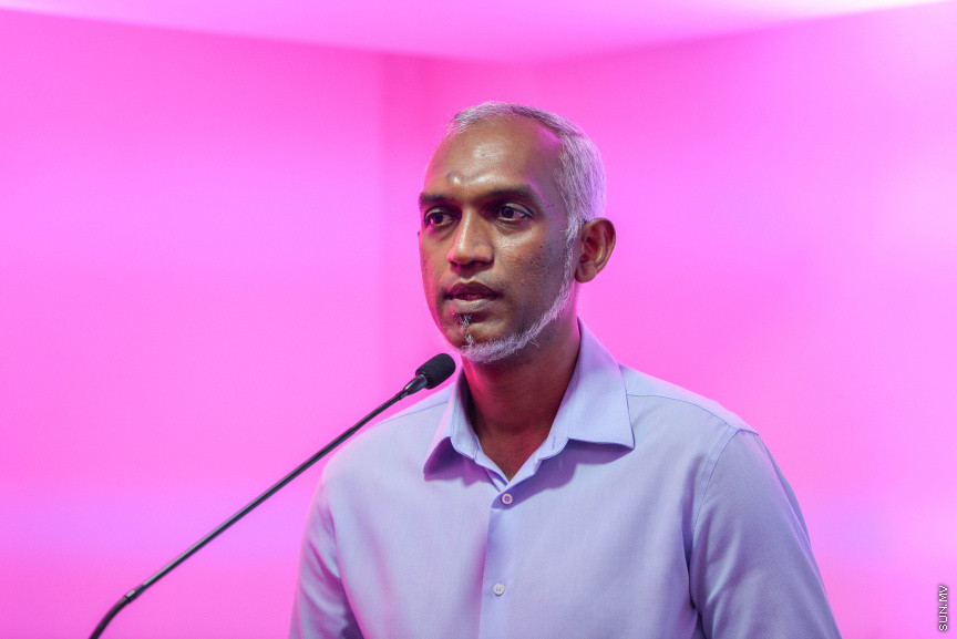 މާޗް 31، 2021: ކުރިއަށް އޮތް ލޯކަލް ކައުންސިލް އިންތިހާބުގައި އިދިކޮޅު ކޯލިޝަނުން މާލޭ ސިޓީ މޭޔަރުކަމަށް ވާދަކުރައްވާ ކެންޑިޑޭޓު ޑރ. މުހައްމަދު މުއިއްޒުގެ ސޯޝަލް މީޑިއާ ޕްލެޓްފޯމުތަަކާއި ކެމްޕޭން ލަވަ ލޯންޗުކުރުމަށް ބޭއްވި ހަފްލާގެ ތެރެއިން -- ސަން ފޮޓޯ/ ފަޔާޒު މޫސާ