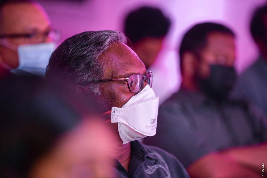 މާޗް 31، 2021: ކުރިއަށް އޮތް ލޯކަލް ކައުންސިލް އިންތިހާބުގައި އިދިކޮޅު ކޯލިޝަނުން މާލޭ ސިޓީ މޭޔަރުކަމަށް ވާދަކުރައްވާ ކެންޑިޑޭޓު ޑރ. މުހައްމަދު މުއިއްޒުގެ ސޯޝަލް މީޑިއާ ޕްލެޓްފޯމުތަަކާއި ކެމްޕޭން ލަވަ ލޯންޗުކުރުމަށް ބޭއްވި ހަފްލާގެ ތެރެއިން -- ސަން ފޮޓޯ/ ފަޔާޒު މޫސާ