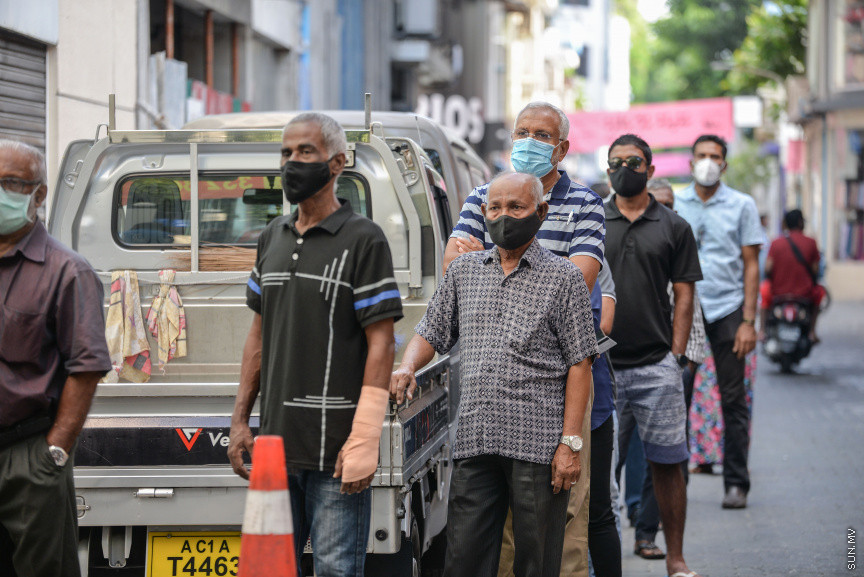 އޭޕްރީލް 10، 2021: ގާނޫނީ ބޮޑެތި ބާރުތަކާއެެކު އިންތިހާބު ވާނެ، ކައުންސިލަރުންނާއި އަންހެނުންގެ ތަރައްގީއަށް މަސައްކަތް ކުރާ ކޮމިޓީތަކުގެ މެމްބަރުންގެ އިންތިހާބު ކުރާ "ލޯކަލް ކައުންސިލް އިންތިހާބު 2020"ގެ ވޯޓުލުމުގެ ތެރެއިން -- ސަން ފޮޓޯ/ ފަޔާޒު މޫސާ