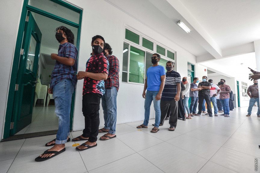 އޭޕްރީލް 10، 2021: ގާނޫނީ ބޮޑެތި ބާރުތަކާއެެކު އިންތިހާބު ވާނެ، ކައުންސިލަރުންނާއި އަންހެނުންގެ ތަރައްގީއަށް މަސައްކަތް ކުރާ ކޮމިޓީތަކުގެ މެމްބަރުންގެ އިންތިހާބު ކުރާ "ލޯކަލް ކައުންސިލް އިންތިހާބު 2020"ގެ ވޯޓުލުމުގެ ތެރެއިން -- ސަން ފޮޓޯ/ ފަޔާޒު މޫސާ