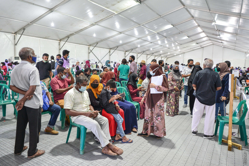 އޭޕްރީލް 10، 2021: ގާނޫނީ ބޮޑެތި ބާރުތަކާއެެކު އިންތިހާބު ވާނެ، ކައުންސިލަރުންނާއި އަންހެނުންގެ ތަރައްގީއަށް މަސައްކަތް ކުރާ ކޮމިޓީތަކުގެ މެމްބަރުންގެ އިންތިހާބު ކުރާ "ލޯކަލް ކައުންސިލް އިންތިހާބު 2020"ގެ ވޯޓުލުމުގެ ތެރެއިން -- ސަން ފޮޓޯ/ ފަޔާޒު މޫސާ