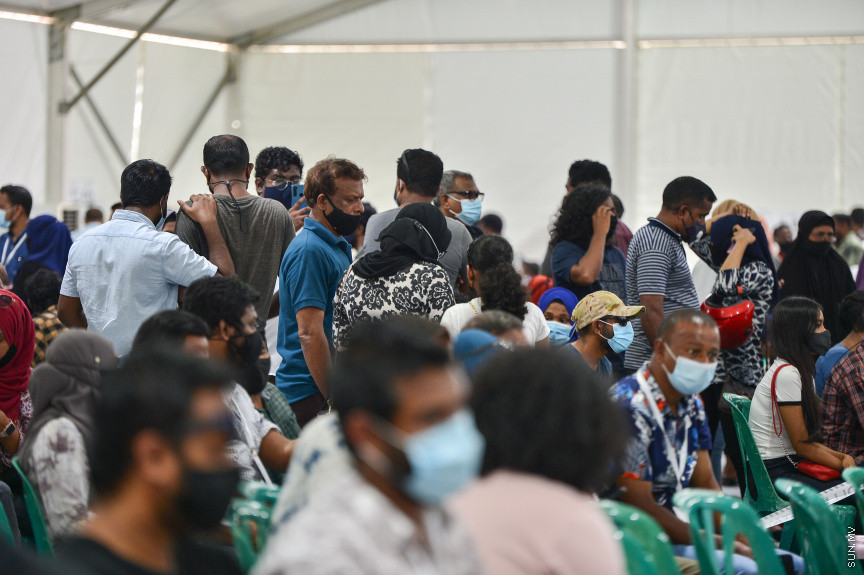 އޭޕްރީލް 10، 2021: ގާނޫނީ ބޮޑެތި ބާރުތަކާއެެކު އިންތިހާބު ވާނެ، ކައުންސިލަރުންނާއި އަންހެނުންގެ ތަރައްގީއަށް މަސައްކަތް ކުރާ ކޮމިޓީތަކުގެ މެމްބަރުންގެ އިންތިހާބު ކުރާ "ލޯކަލް ކައުންސިލް އިންތިހާބު 2020"ގެ ވޯޓުލުމުގެ ތެރެއިން -- ސަން ފޮޓޯ/ ފަޔާޒު މޫސާ