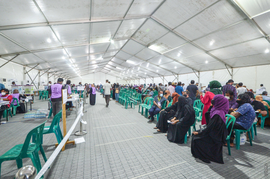 އޭޕްރީލް 10، 2021: ގާނޫނީ ބޮޑެތި ބާރުތަކާއެެކު އިންތިހާބު ވާނެ، ކައުންސިލަރުންނާއި އަންހެނުންގެ ތަރައްގީއަށް މަސައްކަތް ކުރާ ކޮމިޓީތަކުގެ މެމްބަރުންގެ އިންތިހާބު ކުރާ "ލޯކަލް ކައުންސިލް އިންތިހާބު 2020"ގެ ވޯޓުލުމުގެ ތެރެއިން -- ސަން ފޮޓޯ/ ފަޔާޒު މޫސާ