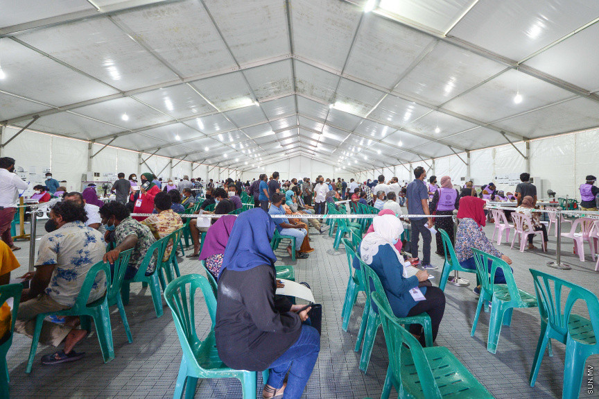 އޭޕްރީލް 10، 2021: ގާނޫނީ ބޮޑެތި ބާރުތަކާއެެކު އިންތިހާބު ވާނެ، ކައުންސިލަރުންނާއި އަންހެނުންގެ ތަރައްގީއަށް މަސައްކަތް ކުރާ ކޮމިޓީތަކުގެ މެމްބަރުންގެ އިންތިހާބު ކުރާ "ލޯކަލް ކައުންސިލް އިންތިހާބު 2020"ގެ ވޯޓުލުމުގެ ތެރެއިން -- ސަން ފޮޓޯ/ ފަޔާޒު މޫސާ