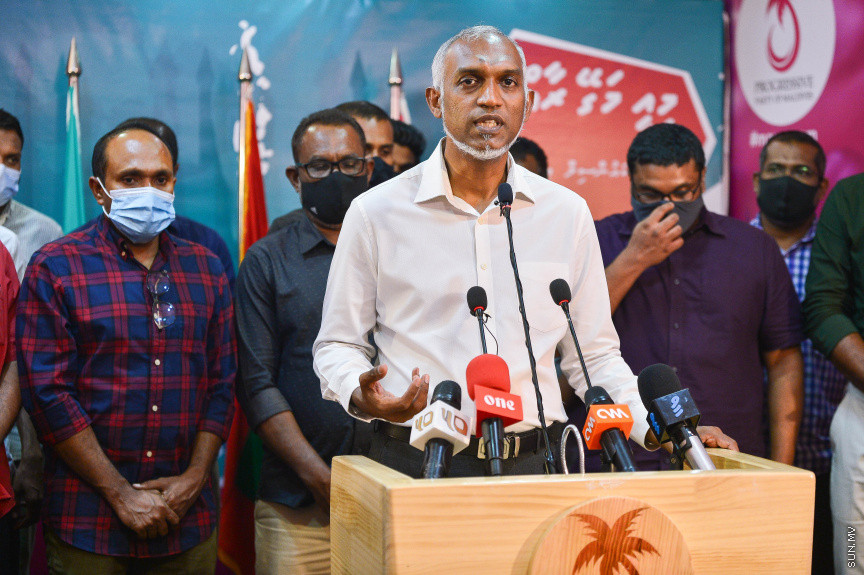 އޭޕްރީލް 10، 2021: ލޯކަލް ކައުންސިލްތަކުގެ އިންތިހާބުގައި މާލޭ ސިޓީ ކައުންސިލުން، އިދިކޮޅު ޕީޕީއެމް ޕީއެންސީއިން ހޯދީ ކާމިޔާބީ ޕީޕީއެމް އޮފީސްކައިރީގައި ފާހަގަކުރުން -- ސަން ފޮޓޯ/ ފަޔާޒު މޫސާ