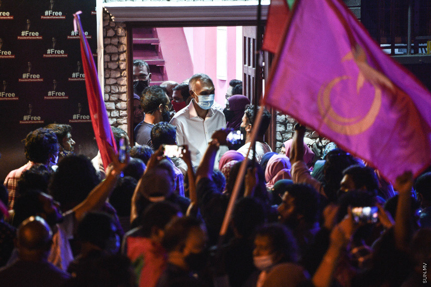 އޭޕްރީލް 10، 2021: ލޯކަލް ކައުންސިލްތަކުގެ އިންތިހާބުގައި މާލޭ ސިޓީ ކައުންސިލުން، އިދިކޮޅު ޕީޕީއެމް ޕީއެންސީއިން ހޯދީ ކާމިޔާބީ ޕީޕީއެމް އޮފީސްކައިރީގައި ފާހަގަކުރުން -- ސަން ފޮޓޯ/ ފަޔާޒު މޫސާ