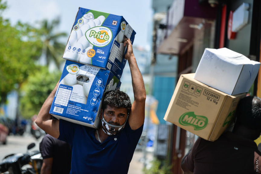 އޭޕްރީލް 12، 2021: ރޯދަ މަހަށް މާލޭގެ ބާޒާރުމަތި ހަލަބޮލިވުން -- ސަން ފޮޓޯ/ ފަޔާޒު މޫސާ 
